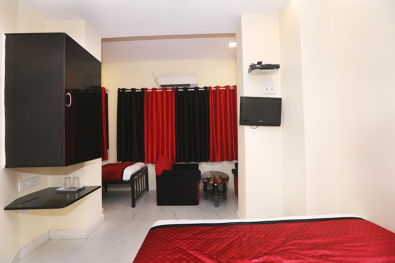 Hotel Janata Available For Qurantine Mandve Exterior photo